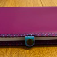 Image 4 of Funda de cuero violeta para cuaderno Pith
