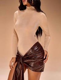 Image 2 of SKYNLYDRESS - Robe moulante mini élégante et sexy motif de serpent marron