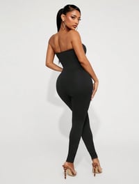 Image 7 of SKYNLYDRESS - Combinaison avec accessoires en métal ajouré en forme de rose sur le soutien-gorge 