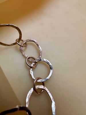 Image of "Looping" hammered chain bracelet