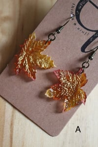 Image 2 of (glow in the dark) ahornblatt ohrringe