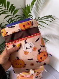 Image 3 of Pochette molletonnée pour livre de poche, avec petite poche avant: Citrouilles mignonnes
