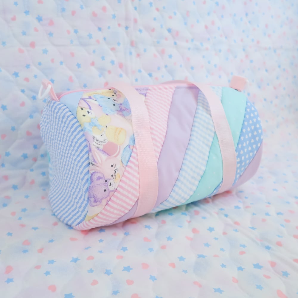 Quilted Round Duffle Bag: 01