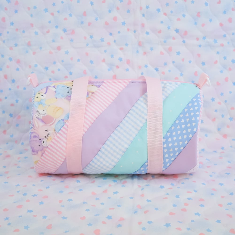 Quilted Round Duffle Bag: 01