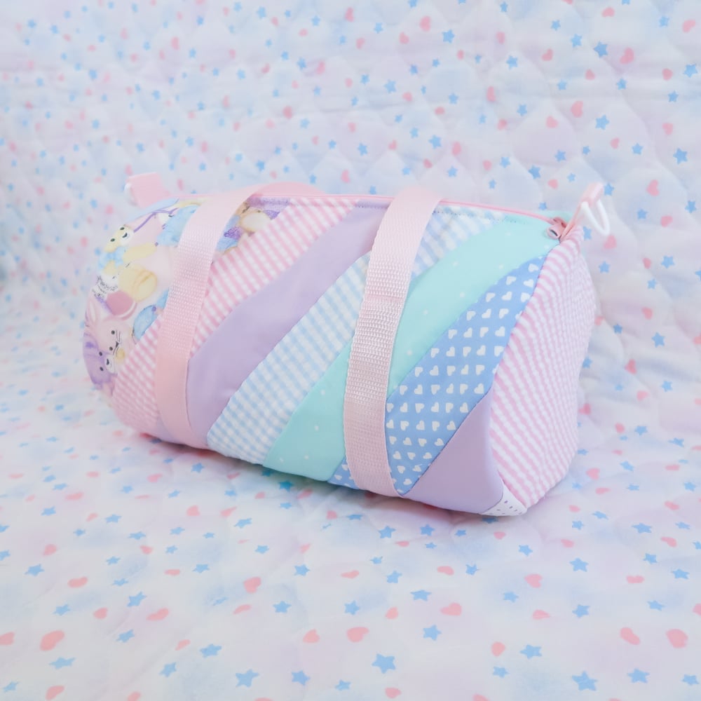 Quilted Round Duffle Bag: 01