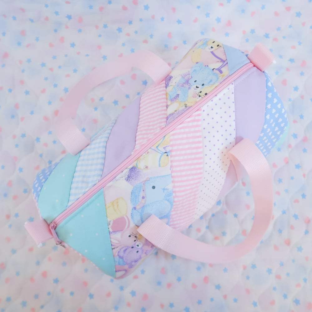 Quilted Round Duffle Bag: 01