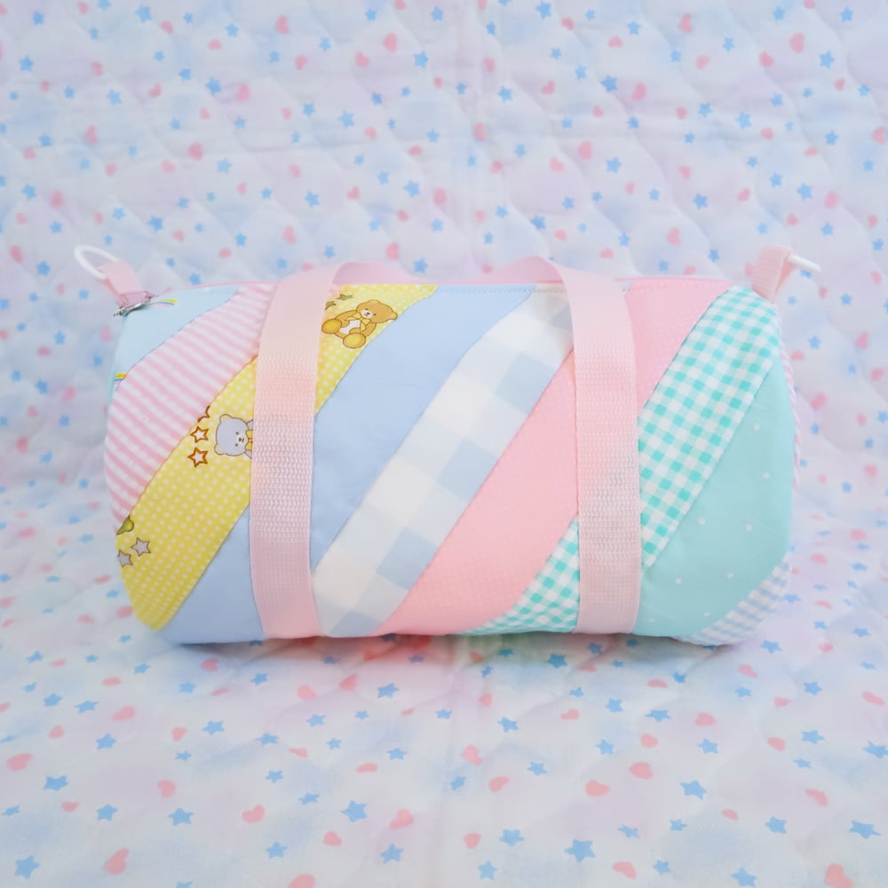 Quilted Round Duffle Bag: 02