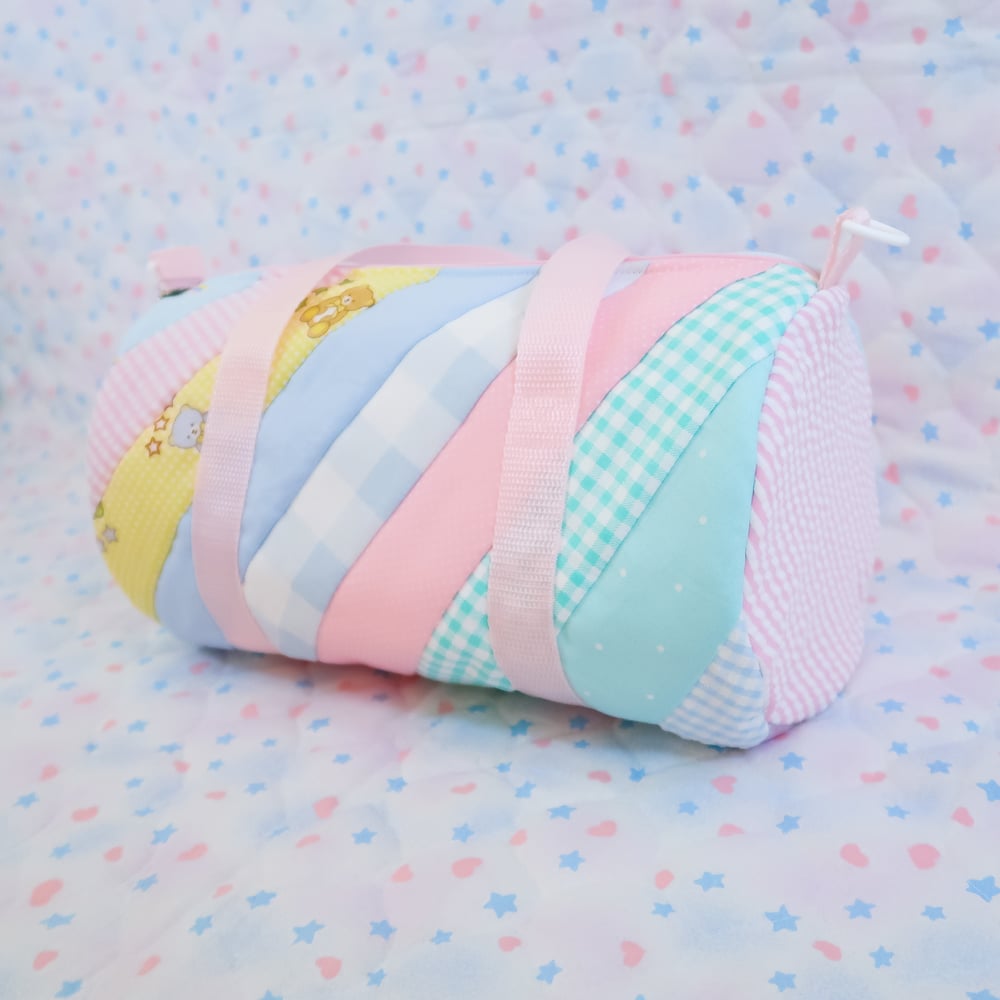 Quilted Round Duffle Bag: 02