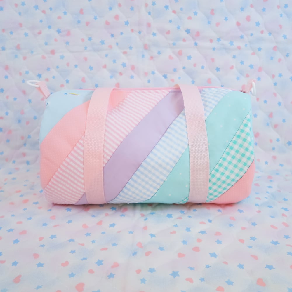 Quilted Round Duffle Bag: 02