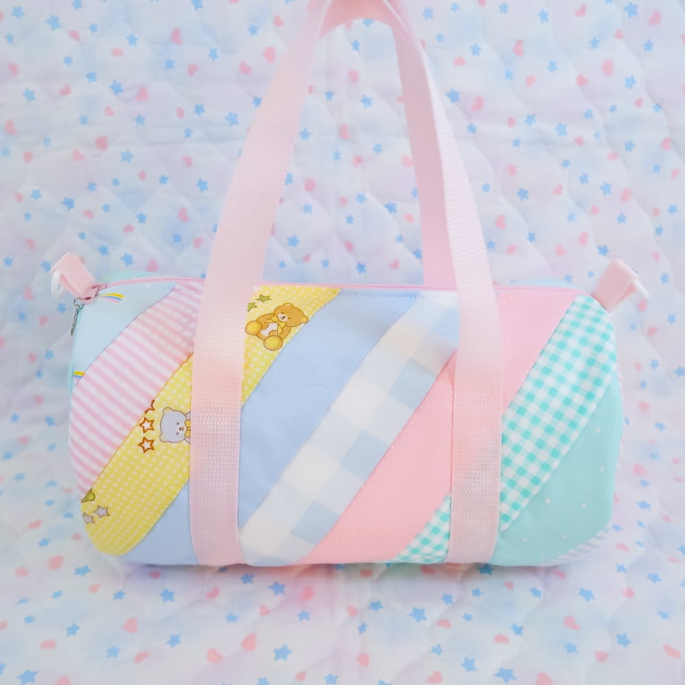 Quilted Round Duffle Bag: 02