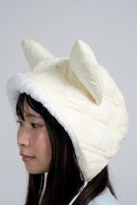 Image 2 of La Modiste Collection: Cream White Polyester Quilted Wolf Hat