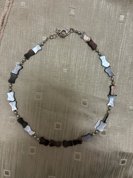 Image of A different pearl necklace