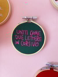 Image 1 of Telaio Uniti come due lettere in corsivo