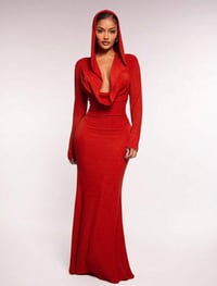 Image 2 of SKYNLYDRESS - Robe sirène ajustée à col drapé rouge à capuche sexy et élégante et luxueuse