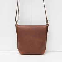 Image 3 of Solo Messenger in vintage brown