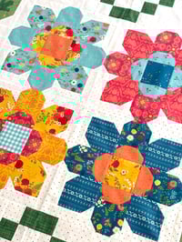 Image 3 of Daisy Chain Kit in First Blooms