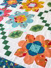 Image 5 of Daisy Chain Kit in First Blooms