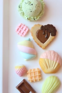 Image 4 of Chocolate Candy land Deco Phone case 