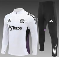 Man United tracksuit 8