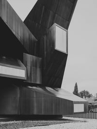 MONOGURUI mini-poncho: (becoming-invisible)