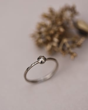 Image of 18ct White gold, 3.0mm Rose-cut Champagne diamond ring (LON267)