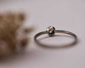 Image of 18ct White gold, 3.0mm Rose-cut Champagne diamond ring (LON267)