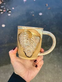 Image 1 of THREE OYSTERS MUG - CREAM