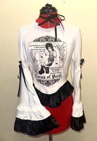 Image 1 of “perilous heart” print corset princess-sleeve cutsew (white x black)