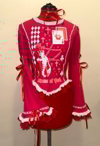 Image 1 of “card suit cat” print corset princess-sleeve cutsew (pink x red x white)