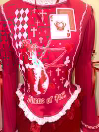 Image 5 of “card suit cat” print corset princess-sleeve cutsew (pink x red x white)