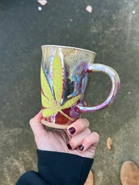 Image 2 of LEAFY PRINTED MUG - PINK OPAL CRACKLE