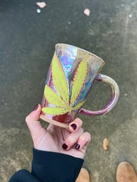 Image 1 of LEAFY PRINTED MUG - PINK OPAL CRACKLE