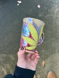 Image 3 of LEAFY PRINTED MUG - PINK OPAL CRACKLE