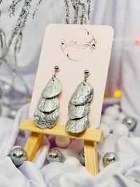 Image 5 of Shimmering Pedals✨