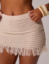 Image 1 of SKYNLYDRESS - Mini-jupe ajustée avec ourlet effiloché à franges en crochet tricoté