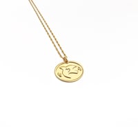 Image 2 of Collier médaille Hirondelle