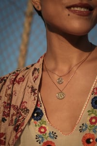 Image 3 of Collier médaille Irma