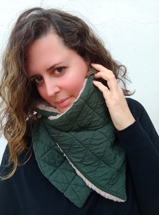 Cuello de botón Triangles Verde Botella