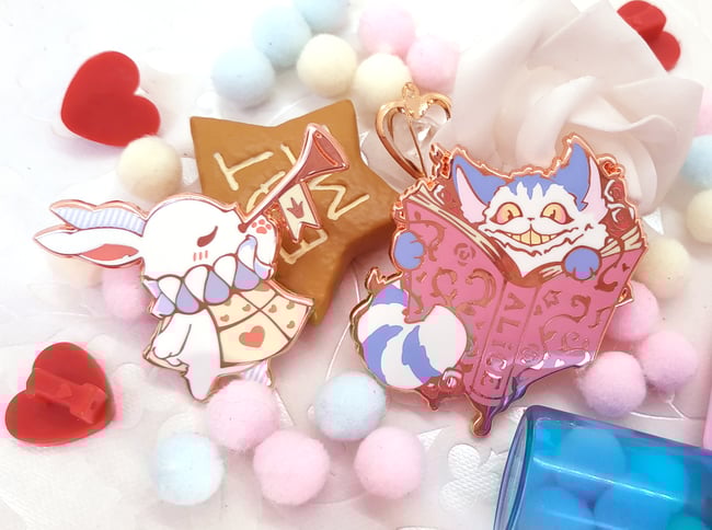 ✦Cheshire Cat enamel pin✦
