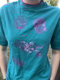 Image 2 of cats on vintage tee