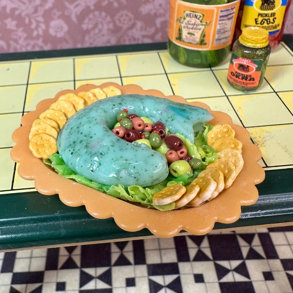 Image of Fish with Olives and Crackers Gelatin