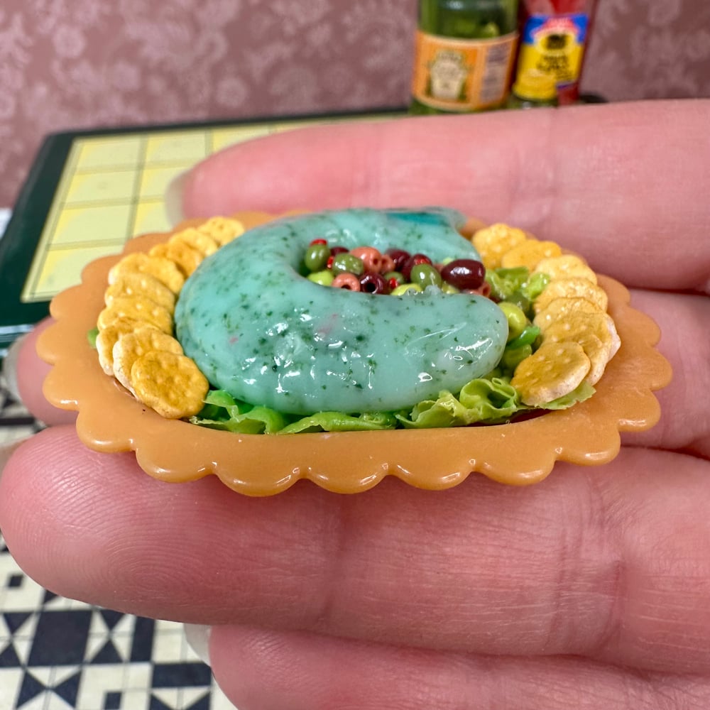 Image of Fish with Olives and Crackers Gelatin