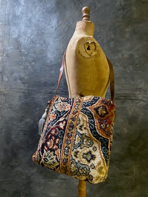 Image of carpet bag - no. 04