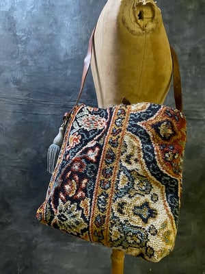 Image of carpet bag - no. 04