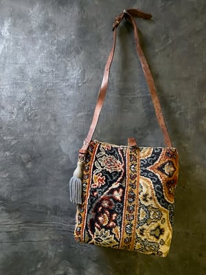 Image of carpet bag - no. 04