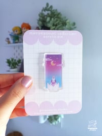 Image 2 of Spilla in acrilico Ad Astra per Aspera