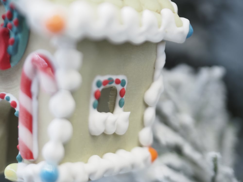 Image of Gingerbread House Ornament 001
