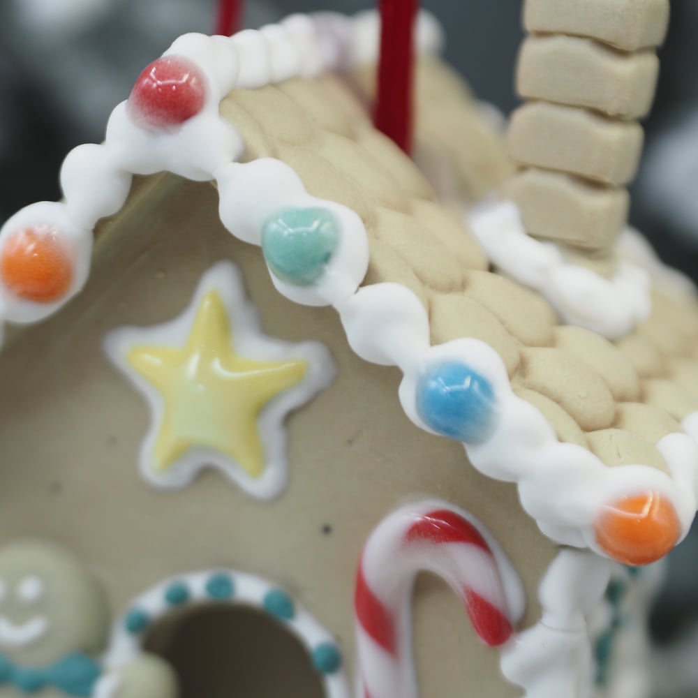 Image of Gingerbread House 003
