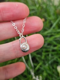 Image 9 of Made to order in 2 to 3 weeks! ' Anastasia ' - Pearl & Silver pebble Necklace 