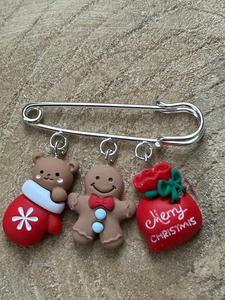 Image of Gingerbread man /teddy/sack brooch 